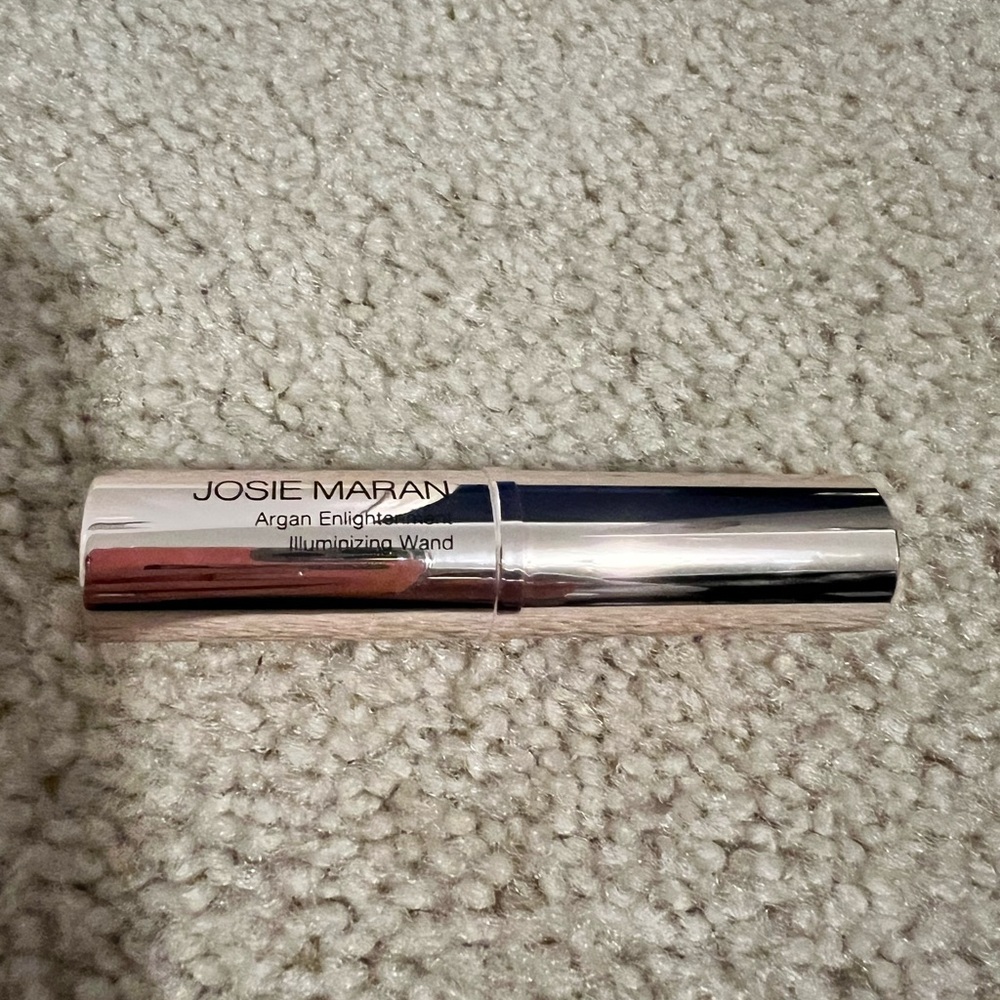 Josie Maran Argan illuminizing wand highlighter